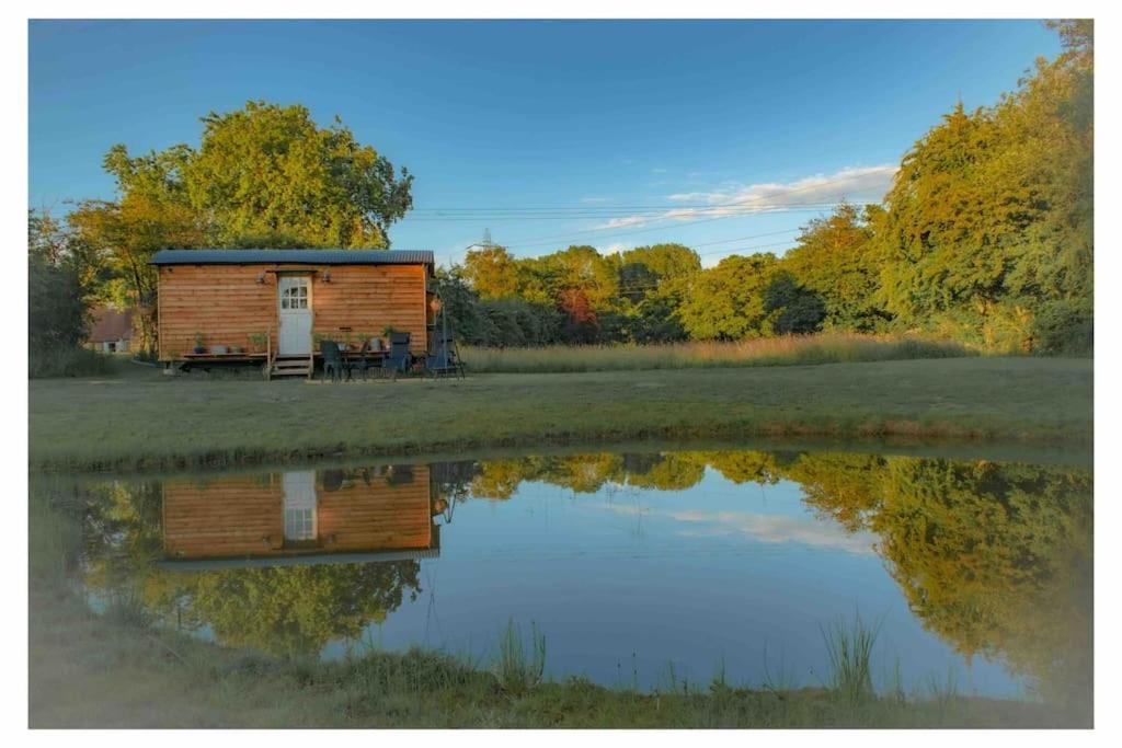 Mountbatten Shepherds Hut & Buckhurst Shepherds Hut Ашфорд Экстерьер фото
