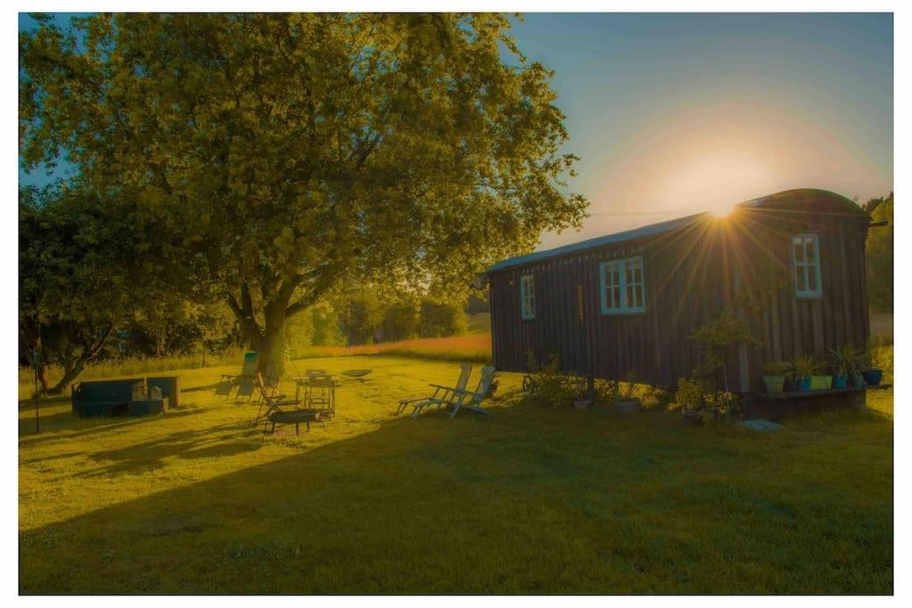 Mountbatten Shepherds Hut & Buckhurst Shepherds Hut Ашфорд Экстерьер фото