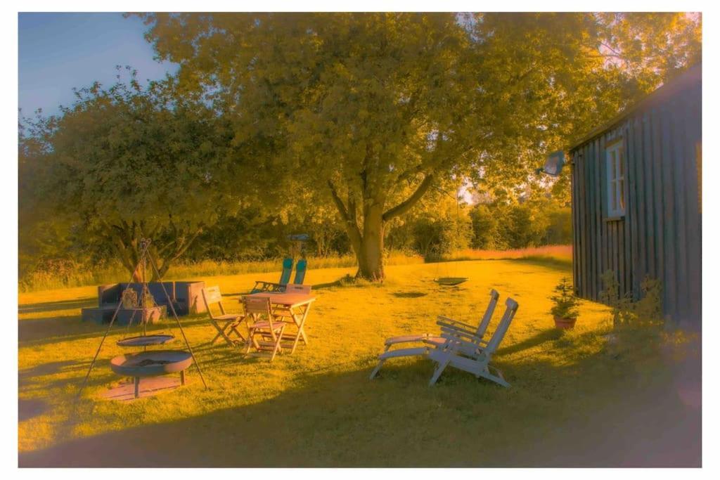 Mountbatten Shepherds Hut & Buckhurst Shepherds Hut Ашфорд Экстерьер фото