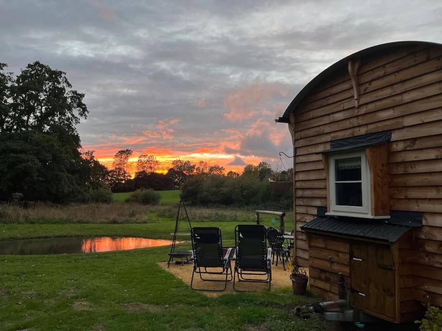 Mountbatten Shepherds Hut & Buckhurst Shepherds Hut Ашфорд Экстерьер фото