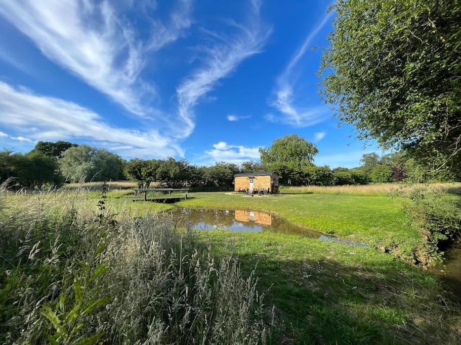 Mountbatten Shepherds Hut & Buckhurst Shepherds Hut Ашфорд Экстерьер фото