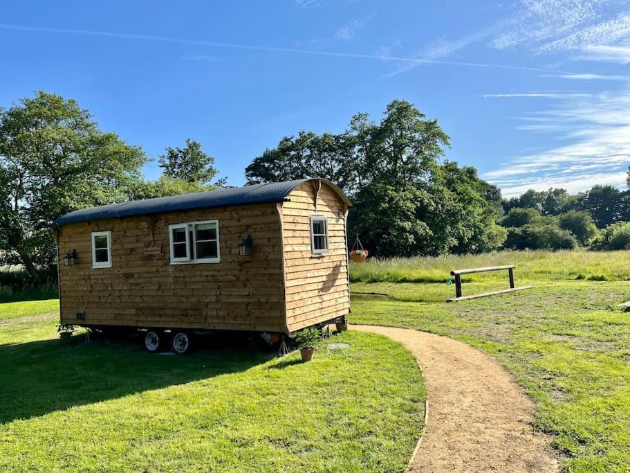Mountbatten Shepherds Hut & Buckhurst Shepherds Hut Ашфорд Экстерьер фото