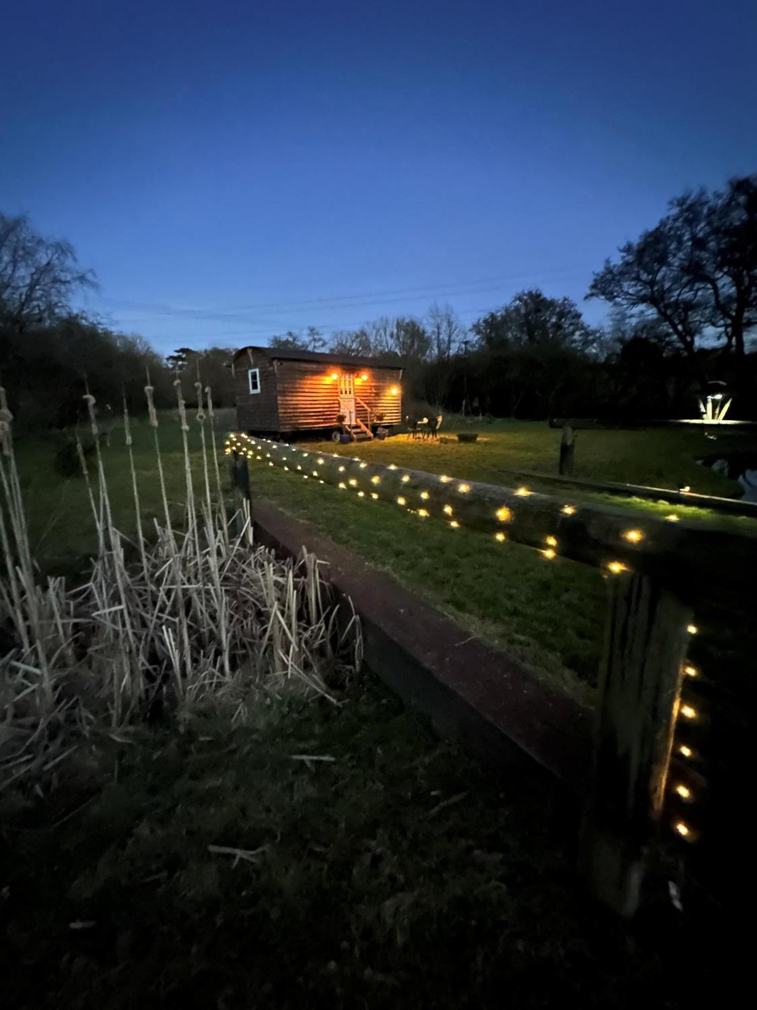 Mountbatten Shepherds Hut & Buckhurst Shepherds Hut Ашфорд Экстерьер фото