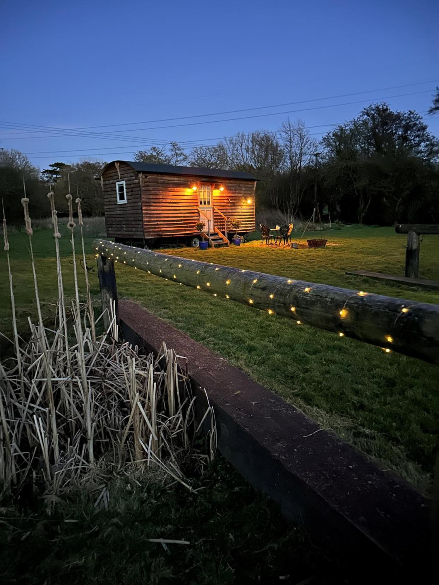 Mountbatten Shepherds Hut & Buckhurst Shepherds Hut Ашфорд Экстерьер фото