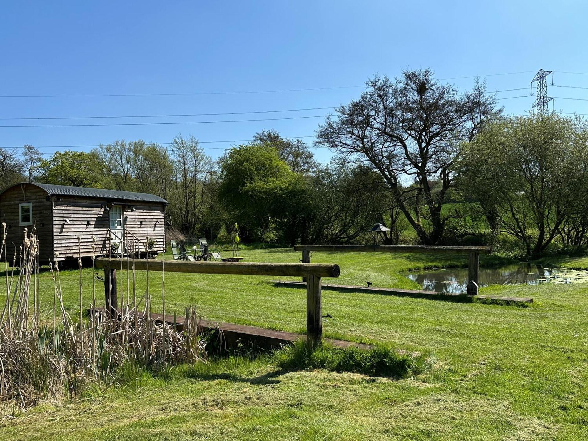 Mountbatten Shepherds Hut & Buckhurst Shepherds Hut Ашфорд Экстерьер фото