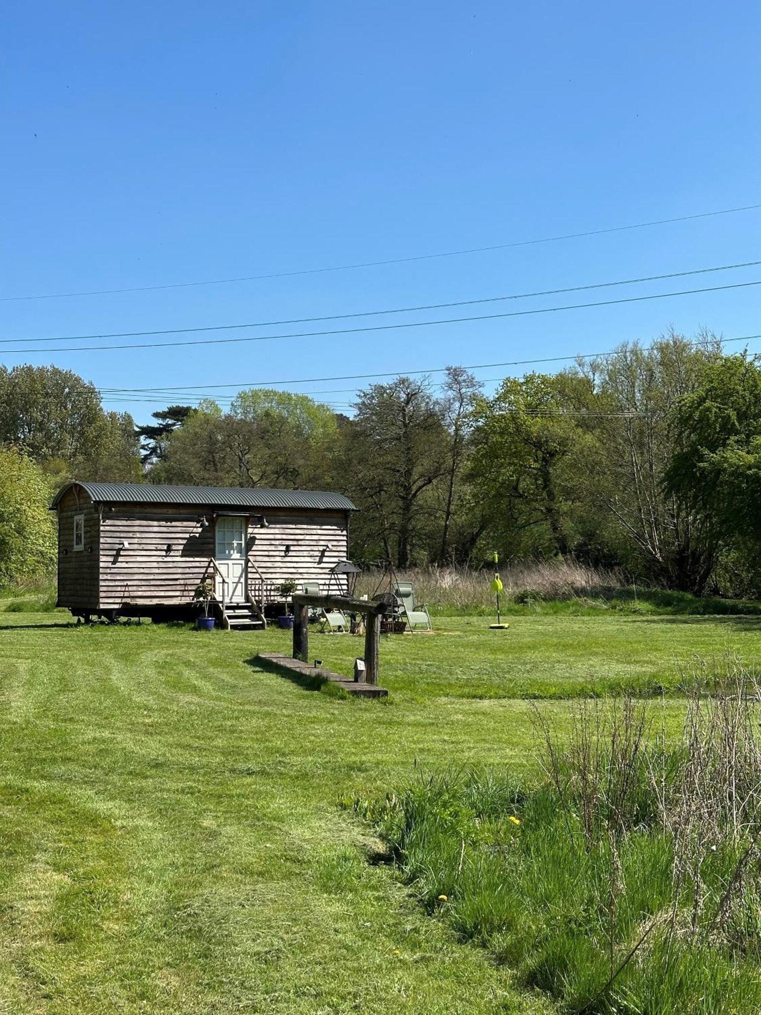 Mountbatten Shepherds Hut & Buckhurst Shepherds Hut Ашфорд Экстерьер фото